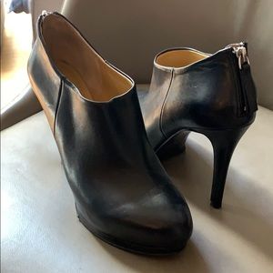 Black booties size7.5 Ninewest
